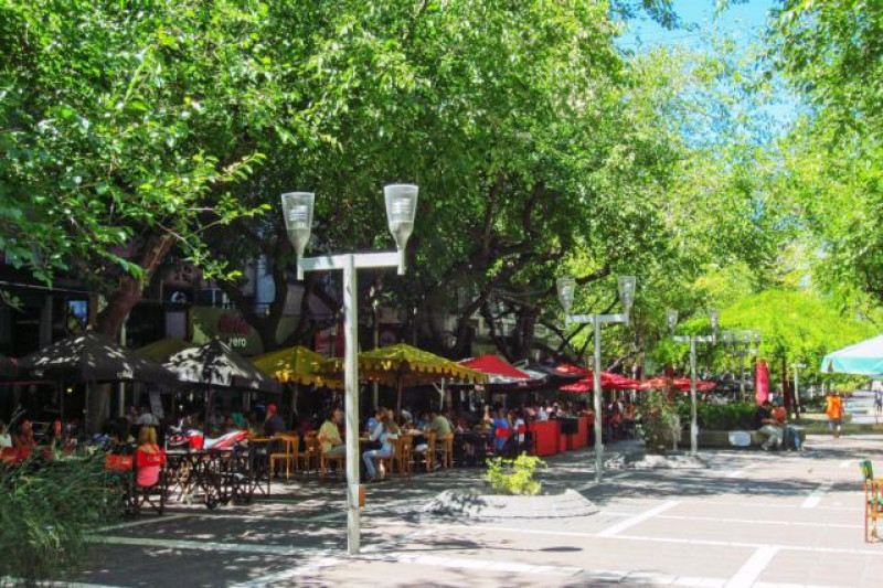 MENDOZA STRASSENCAFE