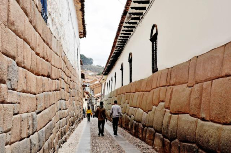 CUSCO STRASSE MAUER