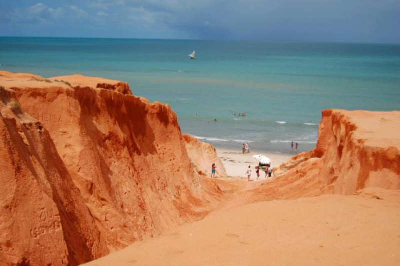 brasilien canoa quebrada felsen strand